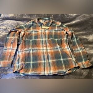 NWT Women’s Natural Reflections (Bass ProShop) Flannel shirt size L